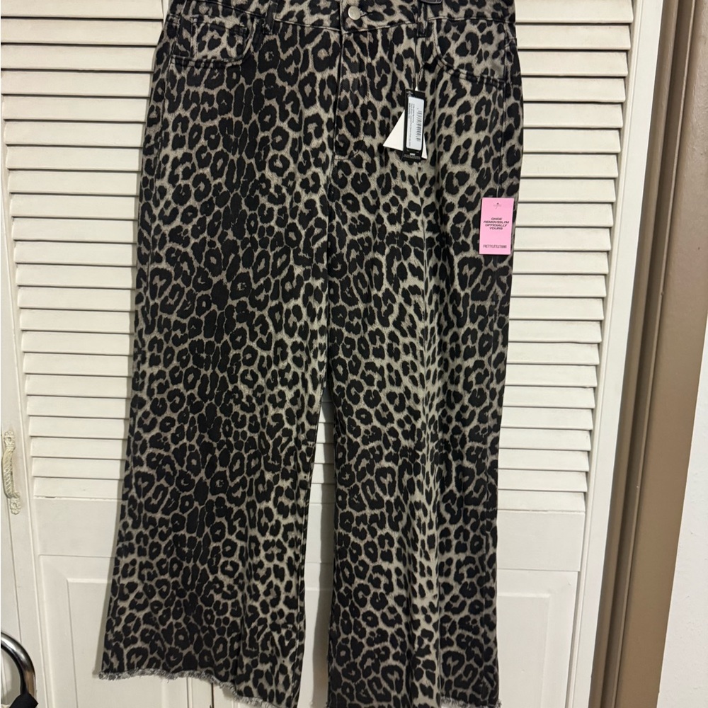 PrettyLittleThing Leopard Print Wide-Leg Pants - Picture 4 of 6